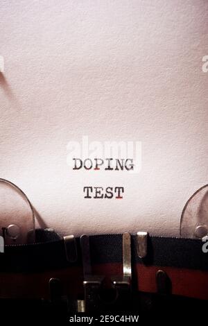 Doping-Testsatz mit Schreibmaschine geschrieben. Stockfoto