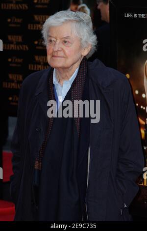 NEW YORK - APR 17: Schauspieler Hal Holbrook besucht die Premiere von "Water for Elephants" im Ziegfeld Theater am 17. April 2011 in New York City. Stockfoto