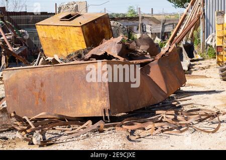 Metallschrott Hof - Recycling rostigen Stücke von Metall Stockfoto