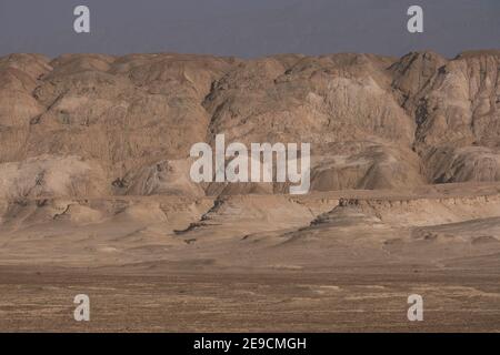 Blick auf den Berg Sodom entlang des südwestlichen Teils des Wüste Judäa in der Nähe des Toten Meeres in Israel Stockfoto