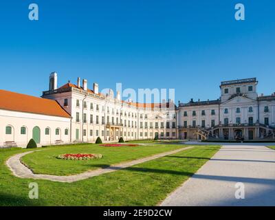 Der Innenhof. Esterhazy Palace auch genannt Eszterhaza oder Fertoed. Teil des UNESCO Welterbes Fertoe - Kulturlandschaft Neusiedlersee. Europa Stockfoto