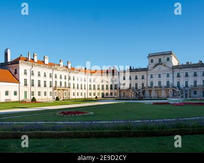 Der Innenhof. Esterhazy Palace auch genannt Eszterhaza oder Fertoed. Teil des UNESCO Welterbes Fertoe - Kulturlandschaft Neusiedlersee. Europa Stockfoto