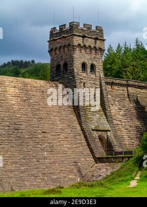 Der Derwent-Staudamm auf dem Derwent-Fluss in der Spitze District National Park Derbyshire England Großbritannien erbaut zwischen 1902 und 1916 Stockfoto