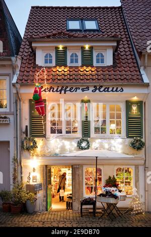 Schifferhaus in der Schnoor, im mittelalterlichen Zentrum von Bremen bei yule Tide, Deutschland, Bremen Stockfoto