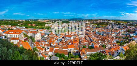 Luftaufnahme von Stadtbild und Kathedrale von Leiria, Portugal Stockfoto