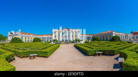 Blick auf den Nationalpalast von Queluz in Lissabon, Portugal Stockfoto