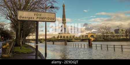 SEINE ÜBERFLUTET IN PARIS Stockfoto