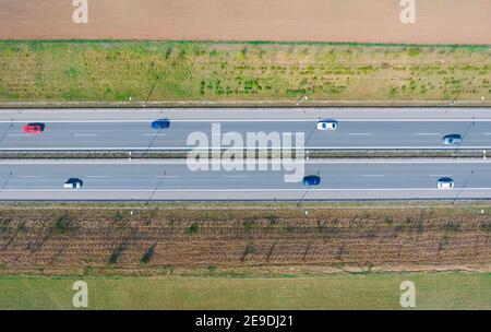 Draufsicht der Autobahn quer durch die Landschaft, Tschechien, Europa Stockfoto