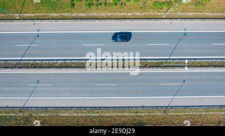 Draufsicht der Autobahn quer durch die Landschaft, Tschechien, Europa Stockfoto