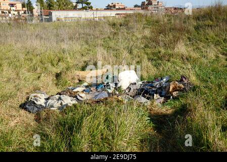 Roma, il Parco Archeologico di Centocelle ormai riversa in totale stato di abbandono. Stockfoto