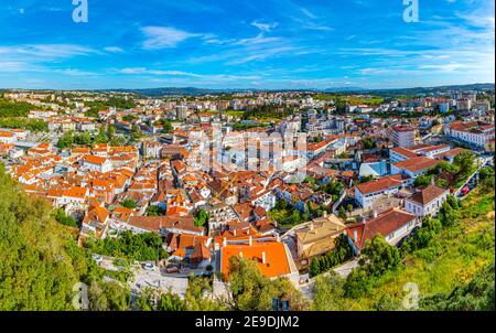 Luftaufnahme von Stadtbild und Kathedrale von Leiria, Portugal Stockfoto