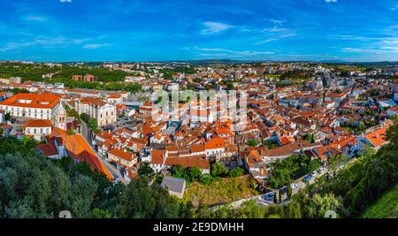 Luftaufnahme von Stadtbild und Kathedrale von Leiria, Portugal Stockfoto