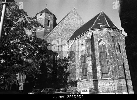 15. Oktober 1984, Sachsen, Eilenburg: Die Nikolaikirche im Herbst 1984 in Eilenburg. Genaues Aufnahmedatum nicht bekannt. Foto: Volkmar Heinz/dpa-Zentralbild/ZB Stockfoto