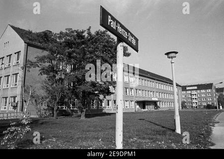 15. Oktober 1984, Sachsen, Eilenburg: Das Hans-Beimler-Gymnasium im Herbst 1984 in Eilenburg. Genaues Aufnahmedatum nicht bekannt. Foto: Volkmar Heinz/dpa-Zentralbild/ZB Stockfoto