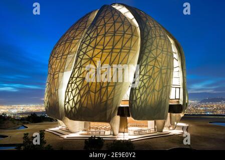 Santiago, Region Metropolitana, Chile - der acht Bahá’í Tempel der Welt und der erste in Südamerika, am Fuße des Stockfoto