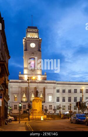 Abendansicht des Barnsley Town Hall in South Yorkshire, England Stockfoto