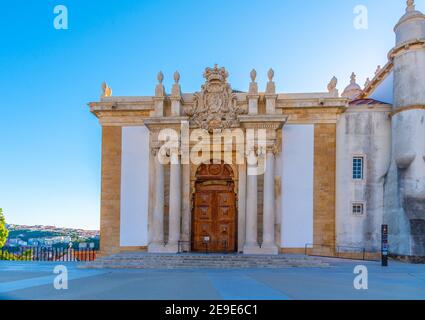 Tor zur Joanina-Bibliothek an der Universität von Coimbra, Portugal Stockfoto