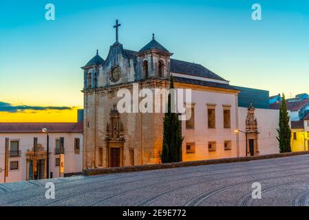 Blick auf den Sonnenuntergang des Nationalmuseums Machado de Castro in Coimbra, Portugal Stockfoto