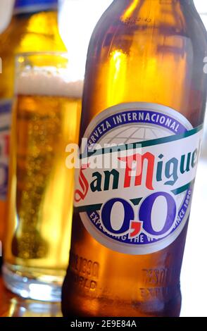 san miguel Null Alkohol Bier in Glasflaschen Stockfoto