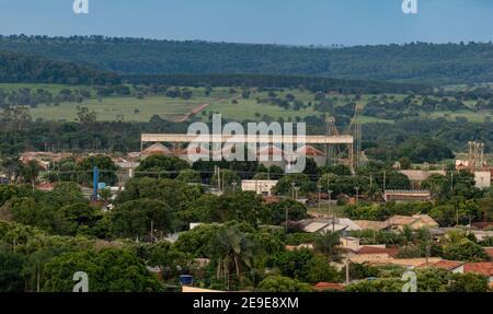 Cassilandia, Mato Grosso do Sul, Brasilien - 01 26 2021: Panorama der brasilianischen Stadt Cassilandia am Nachmittag Stockfoto