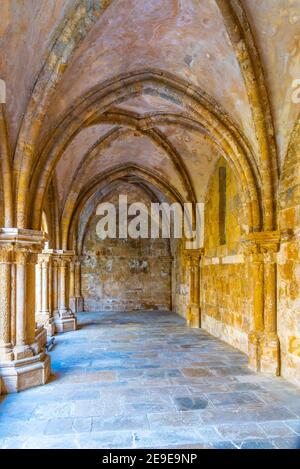 Kreuzgang der Kathedrale SE Velha in Coimbra, Portugal Stockfoto