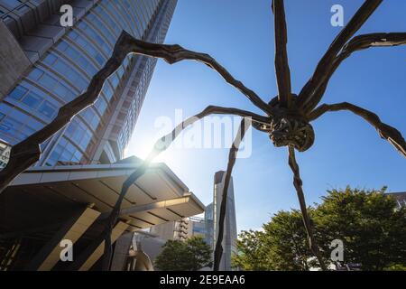 3. September 2017: Maman Spider Sculpture vor dem Mori Art Museum in Roppongi Hills in Tokyo, Japan. Es ist eine 30 Fuß hohe Bronze, fleckig Stockfoto