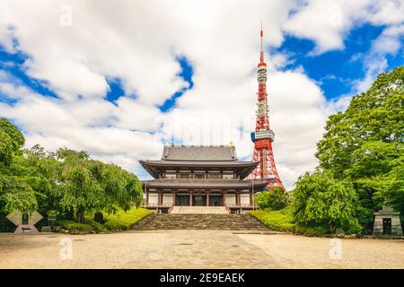 Aula der zojoji und Tokyo Tower in Japan Stockfoto