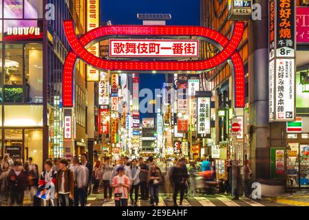 11. Juni 2019: Kabukicho, eine schlaflose Stadt, auch das Rotlichtviertel in Shinjuku, Tokio, Japan. Der Name Kabukicho stammt aus Ende 1940s pl Stockfoto