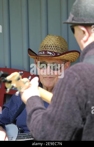 Dumfries House, East Ayrshire,, Schottland, Großbritannien. Das jährliche Boswell Book Festival ist einzigartig, da es das einzige Book Festival ist, das sich exculsiv mit Memoiren und Biographien auseinandersetzt, die drei Musiker spielen Banjos und ein Waschbrett unterhalten Stockfoto