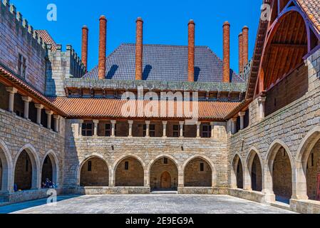 Innenhof des Palastes der duques von Braganca in Guimaraes, Portugal Stockfoto