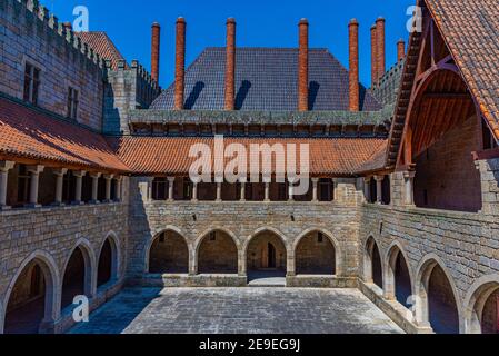 Innenhof des Palastes der duques von Braganca in Guimaraes, Portugal Stockfoto