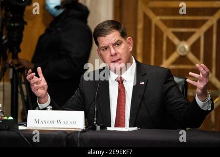 Washington, DC, USA. Februar 2021, 04th. Der Nominierte des Arbeitssekretärs Marty Walsh bezeugt am Donnerstag, den 4. Februar 2021, während einer Anhörung zum Nominierungsausschuss des Senats für Gesundheit, Bildung, Arbeit und Renten auf dem Capitol Hill. (Foto von Graeme Jennings/Pool/Sipa USA) Quelle: SIPA USA/Alamy Live News Stockfoto