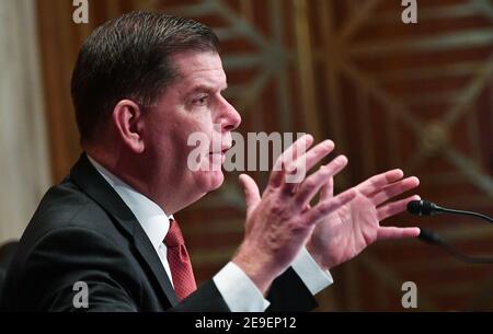 Washington, USA. Februar 2021, 04th. Marty Walsh bezeugt vor dem Senatsausschuss für Gesundheit, Bildung, Arbeit und Renten seine Ernennung zum nächsten Labour-Sekretär im Dirksen Senate Office Building auf dem Capitol Hill in Washington, DC am 4. Februar 2021. (Foto von Mandel Ngan/Pool/Sipa USA) Quelle: SIPA USA/Alamy Live News Stockfoto