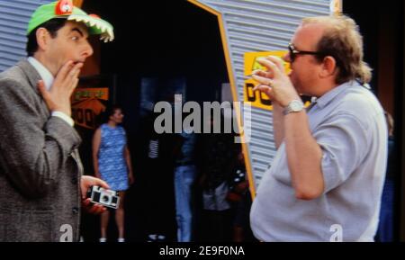 Rowan Atkinson, Regisseur Mel Smith, 'Bean' (1997) Gramercy Pictures / File Reference # 34082-514THA Stockfoto