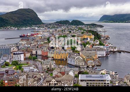 Luftaufnahme der Stadt Alesund, Norwegen. Alesund ist Teil des traditionellen Viertels Sunnmore Stockfoto