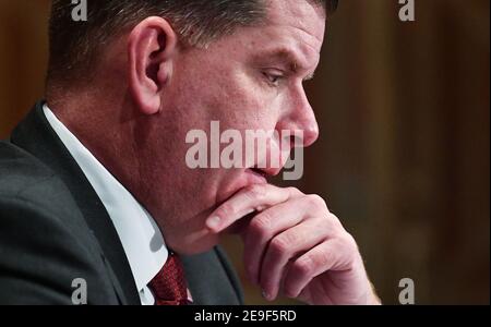 Marty Walsh bezeugt vor dem Senatsausschuss für Gesundheit, Bildung, Arbeit und Renten seine Ernennung zum nächsten Labour-Sekretär im Dirksen Senate Office Building auf dem Capitol Hill in Washington, DC am 4. Februar 2021. Foto von/ Mandel Ngan/Pool/ABACAPRESS.COM Stockfoto