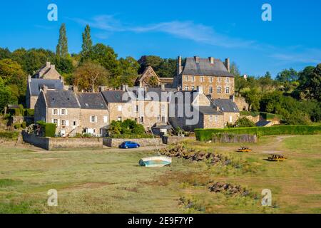 Saint-Cast Le Guildo, Frankreich - 25. August 2019: Küstenlandschaft am Hafen von Guildo, Bretagne, Frankreich Stockfoto