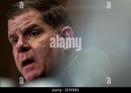 Marty Walsh bezeugt vor dem Senatsausschuss für Gesundheit, Bildung, Arbeit und Renten seine Ernennung zum nächsten Labour-Sekretär im Dirksen Senate Office Building auf dem Capitol Hill in Washington, DC am 4. Februar 2021. Poolfoto von Graeme Jennings/UPI Stockfoto