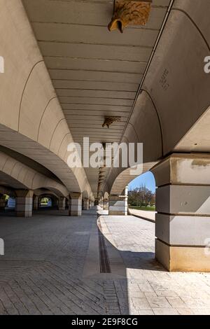 Unterseite der Quot Pont D Aragó quot Brücke über das ehemalige Flussbett der Turia im Zentrum von Valencia, Spanien, Europa Stockfoto