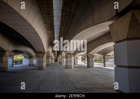 Unterseite der Quot Pont D Aragó quot Brücke über das ehemalige Flussbett der Turia im Zentrum von Valencia, Spanien, Europa Stockfoto