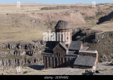 Ruinen der mittelalterlichen armenischen Kirche St. Gregory. Ani, Türkei, bei Kars an der osttürkischen Steppe. Stockfoto