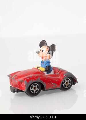 Vintage Diecast Spielzeug Modell MICKEY MAUS im Auto Stockfoto