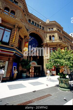 Buenos Aires, Argentinien.Calle Florida, Galeria Pacifico (gescannt von Farblias) Stockfoto