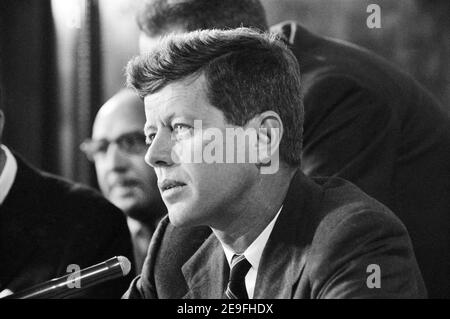 John Kennedy, US-Senator aus Massachusetts während McClellan Ausschuss Untersuchung der Teamsters Union, Washington, D.C., USA, Warren K. Leffler, 26. Februar 1957 Stockfoto