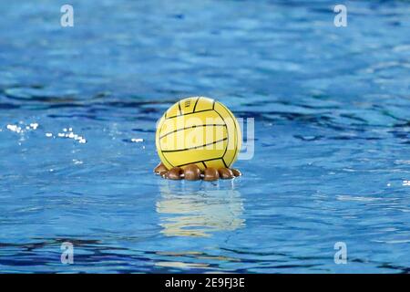 Acquatic Centre of Ostia, Roma, Italien. Februar 2021, 04th. LEN Ballon während Olympiakos SF Piraeus gegen Plebiscito Padova, Wasserball EuroLeague Frauen Spiel - Foto Luigi Mariani/LM Kredit: LiveMedia/Alamy Live News Stockfoto