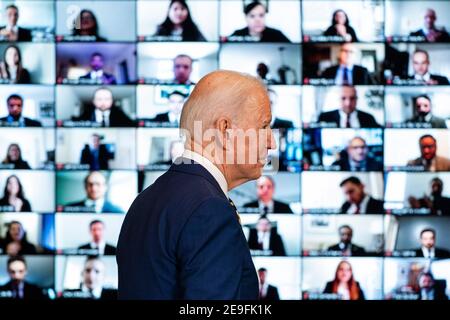 US-Präsident Joe Biden spricht Mitarbeiter des US-Außenministeriums in Washington, DC, USA, 04. Februar 2021 an. Biden wird voraussichtlich verkünden, dass er die Unterstützung der USA für die saudischen Offensivoperationen im Jemen beendet. Stockfoto