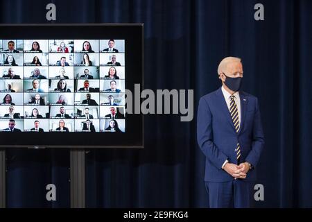 Washington, Usa. Februar 2021, 04th. US-Präsident Joe Biden wartet darauf, am Donnerstag, den 4. Februar 2021, Mitarbeiter des Außenministeriums des US-Außenministeriums in Washington, DC zu kontaktieren. Biden wird voraussichtlich bekannt geben, dass er die Unterstützung der USA für die saudischen Offensivoperationen im Jemen beendet. Foto von Jim Lo Scalzo/UPI Kredit: UPI/Alamy Live Nachrichten Stockfoto