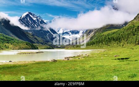 Akkem See und Belukha der höchste Pick Sibiriens, Altai Berge Stockfoto