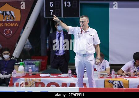 Roma, Italien. 04th Feb, 2021. Schiedsrichter Spiel während Olympiakos SF Piraeus vs Plebiscito Padova, Waterpolo EuroLeague Frauen Spiel in Roma, Italien, Februar 04 2021 Kredit: Unabhängige Fotoagentur/Alamy Live Nachrichten Stockfoto