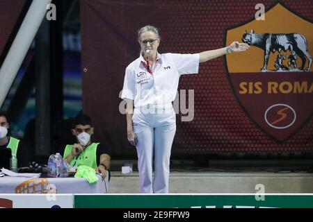 Acquatic Centre of Ostia, Roma, Italien. 04th Feb, 2021. Schiedsrichter Spiel während Olympiakos SF Piraeus gegen Plebiscito Padova, Wasserball EuroLeague Frauen Spiel - Foto Luigi Mariani/LM Kredit: LiveMedia/Alamy Live News Stockfoto